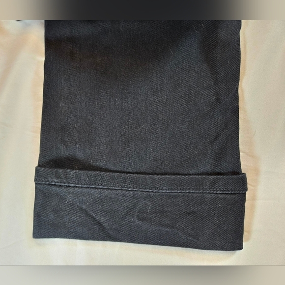 Levi's 515 Womens Black Cuffed Bottom 5 Pocket Jeweled Back Pocket Capris Size 8 - Picture 15 of 15